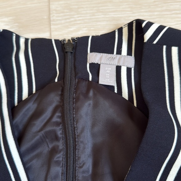 H&M Black and White Striped V-Neck Jumpsuit - Picture 7 of 11